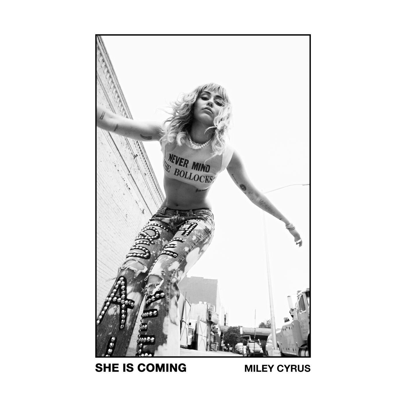 Miley Cyrus – SHE IS COMING【44.1kHz／24bit】英国区-OppsUpro音乐帝国